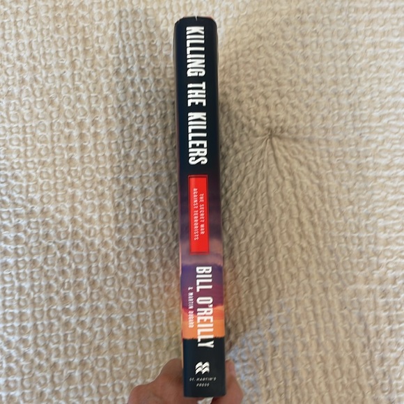 2 Bill O’Reilly books: Killing the Killers & Killing the Legends - Picture 7 of 9